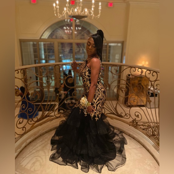 Gold and black formal dress - Picture 3 of 3